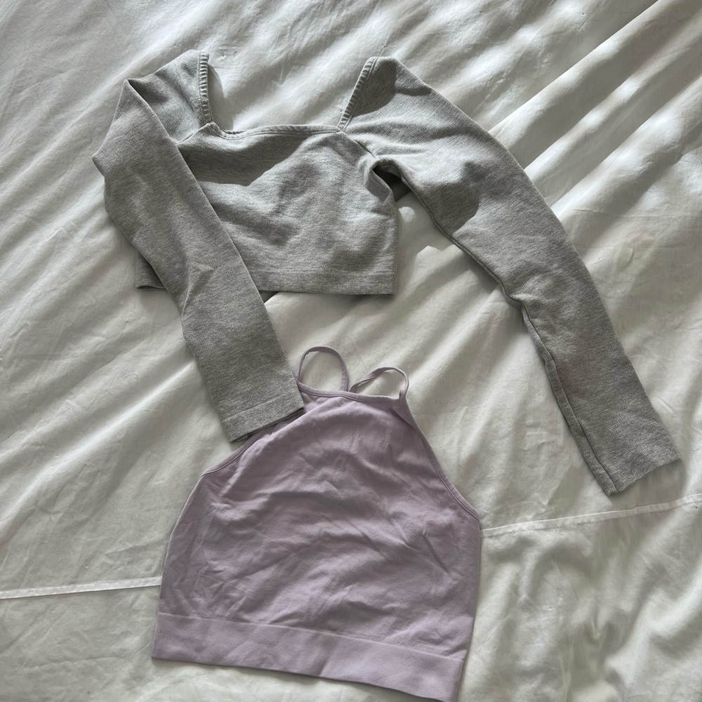 Cropped fabletics top w/sports bra. Top - S, bra - XS